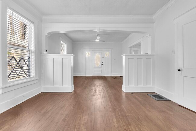 Building Photo - 1851 Manila Ave