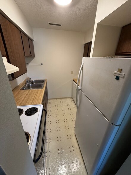 Building Photo - 555 Roddy Rd