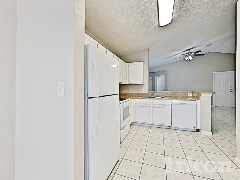 Building Photo - 3215 Boynton Dr