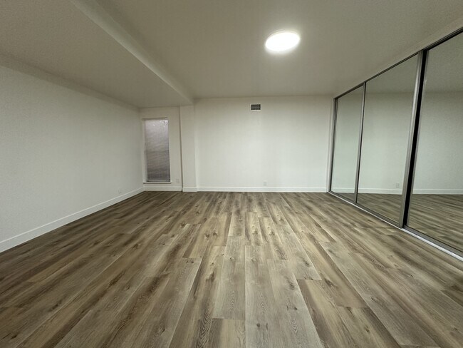 Building Photo - 13051 Baker Ave