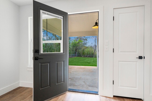 Building Photo - 1521 S Rusk Ave