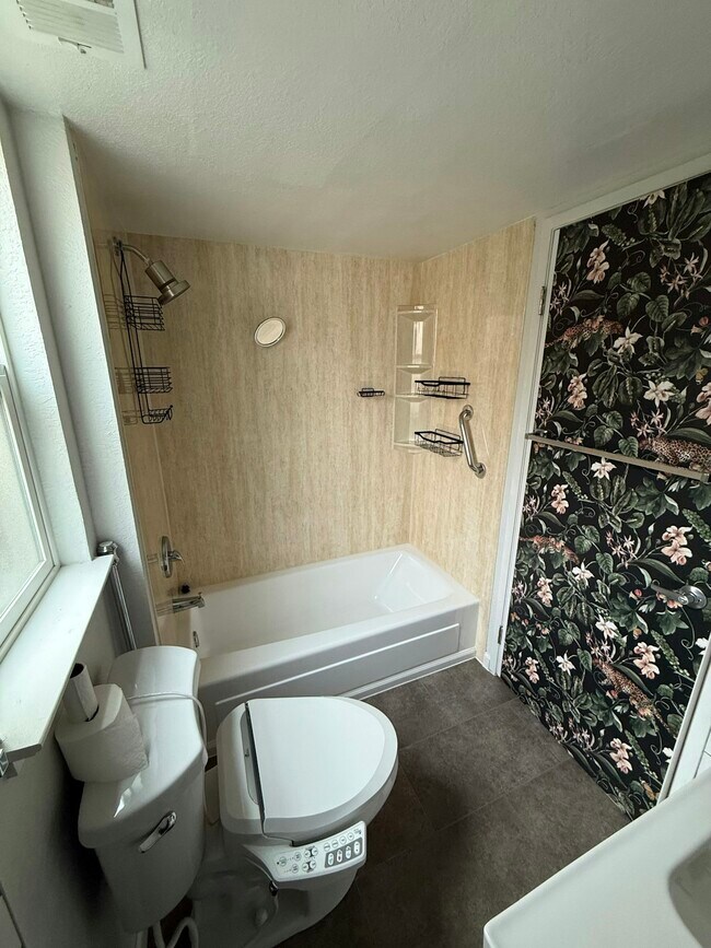 Building Photo - 1255 Detroit Ave