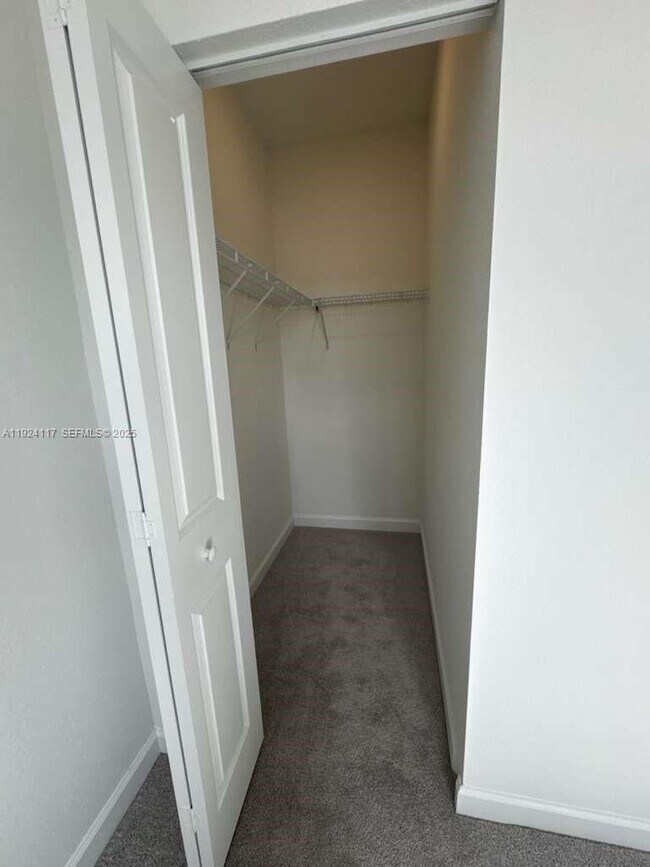 Building Photo - 632 SE 14th Ct