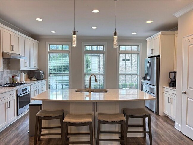 Building Photo - 7866 Laurel Crest Dr