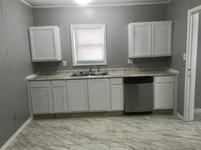 Building Photo - 412 N 34th St