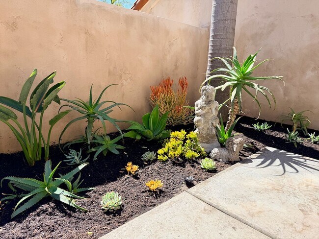 Building Photo - For Rent Available Now - Furnished House 3+BR 2.5Ba in Del Mar, charming furnished home in the hi...