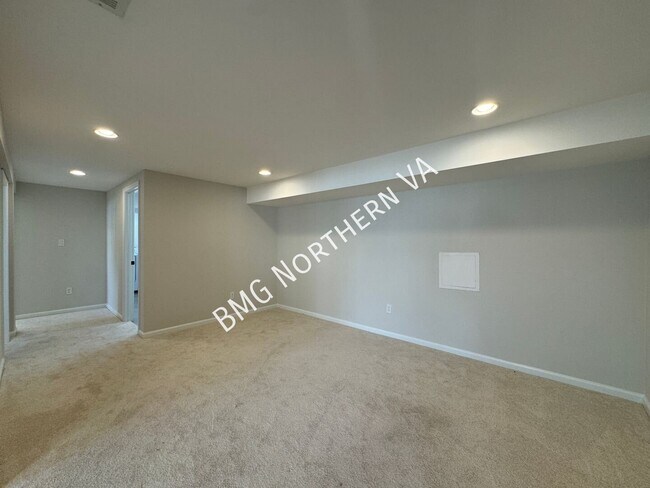 Building Photo - 1109 Hillcrest Dr SW
