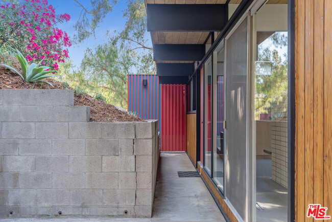Building Photo - 1404 Oak Grove Dr