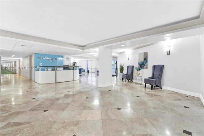 Building Photo - 1000 Parkview Dr