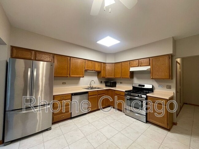 Building Photo - 519 W Parkside Dr