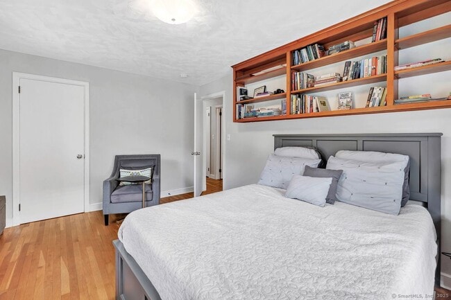 Building Photo - 26 Pearsall Pl