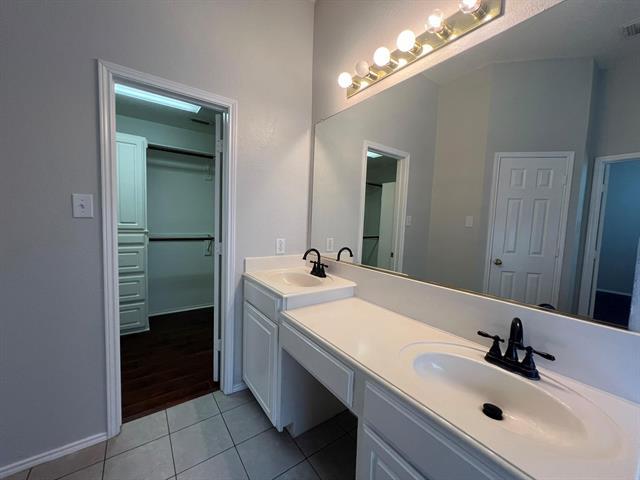 Building Photo - 2043 Wimbledon Dr