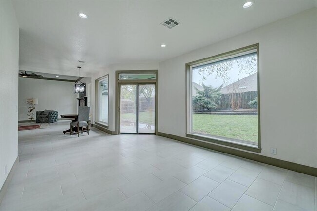 Building Photo - 3616 Burlington Dr