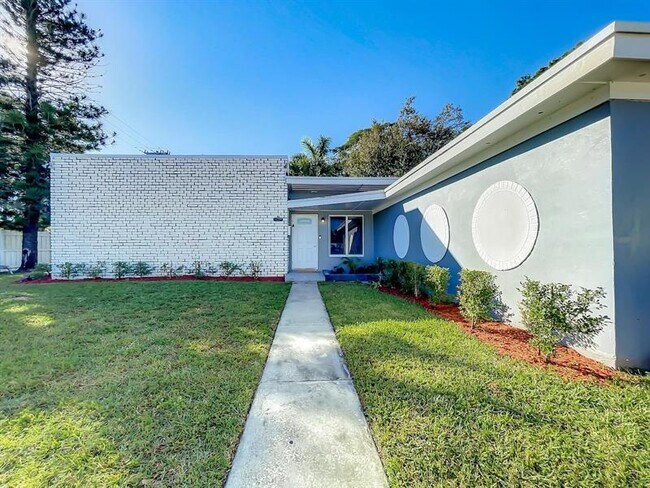 Building Photo - 1500 Davie Blvd
