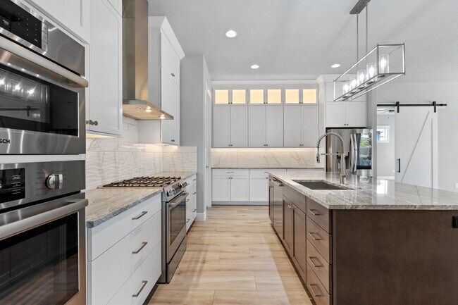 Building Photo - 9042 S La Pampa Way