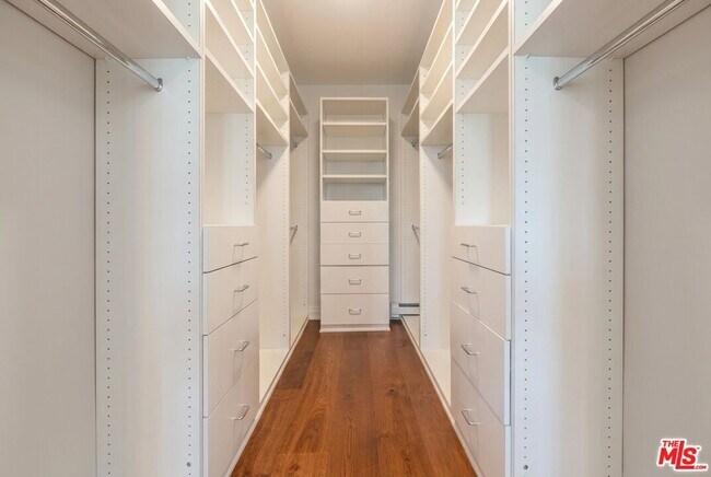 Building Photo - 2637 Angelo Dr