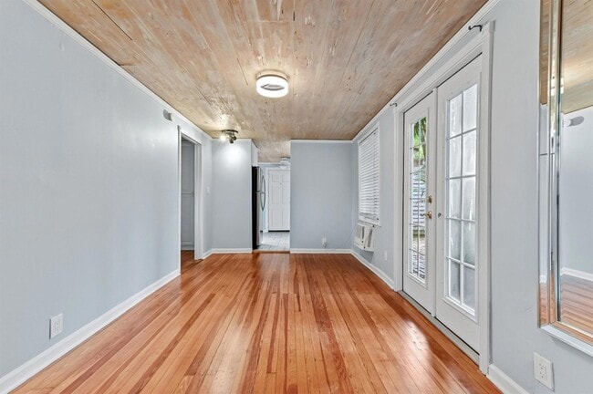 Building Photo - 424 51st St