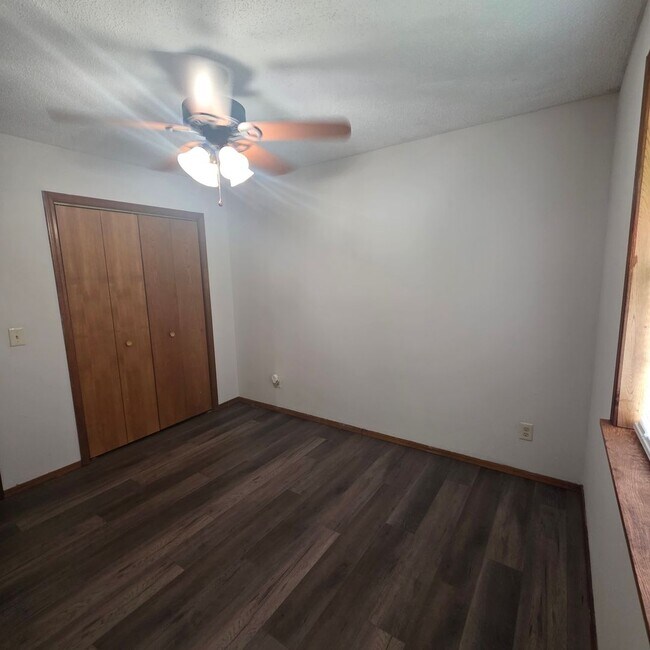 Building Photo - 3228 W Village Ln