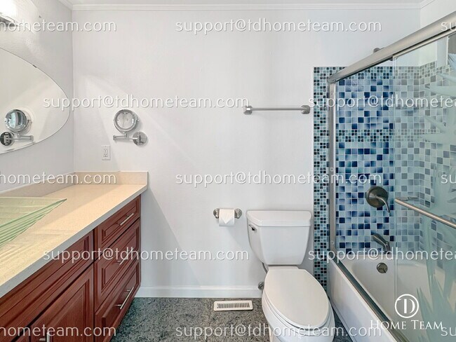 Building Photo - "Charming 3-Bed Home in Renton with Granite Touches & Gleaming Hardwood Floors!"