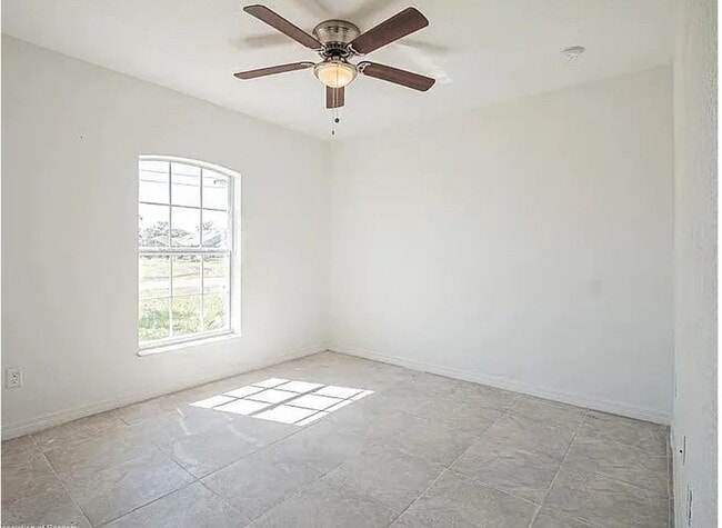 Building Photo - GREAT LAKE PLACID LOCATION 3/2/1-SEE IT TODAY