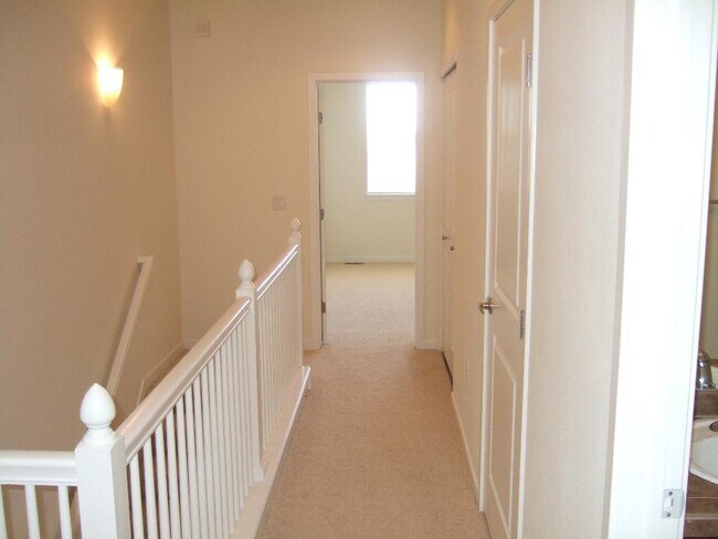 Building Photo - Rare Townhome in Park Hill with 2BR/2.5
