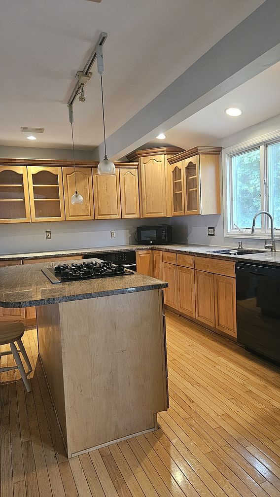 Building Photo - 600 Fernwood Terrace