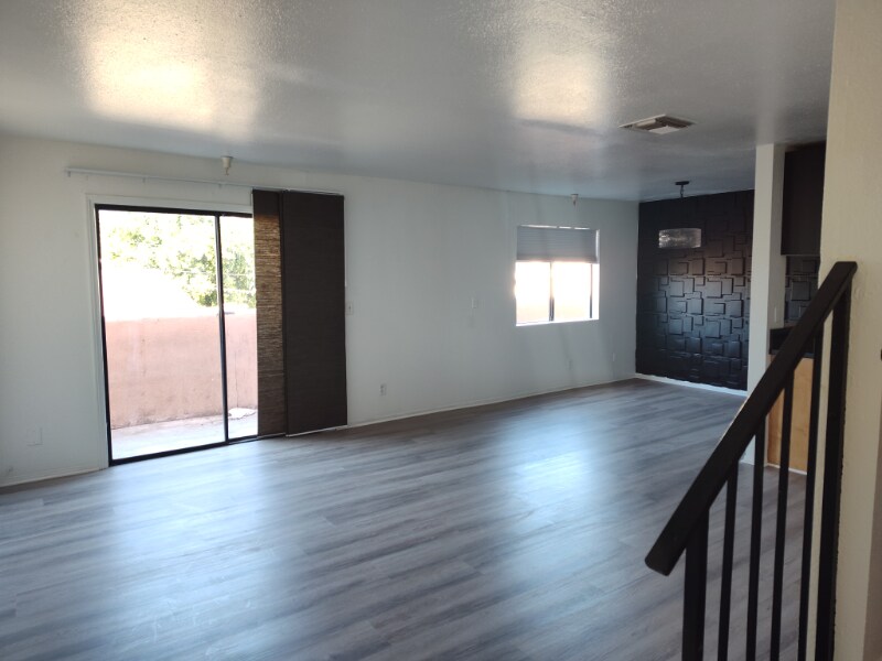 Building Photo - 14746 Delano St