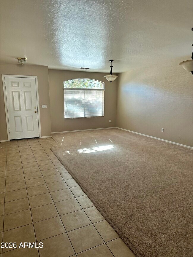 Building Photo - 10520 W Magnolia St