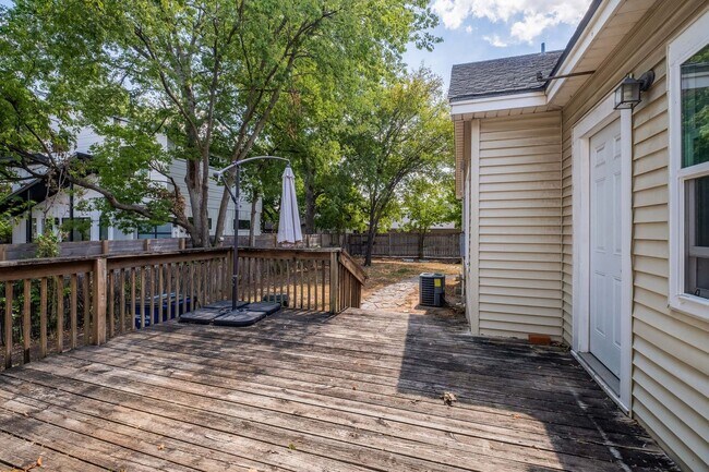 Building Photo - 937 E 52nd St