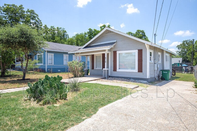 Building Photo - 916 Iowa St