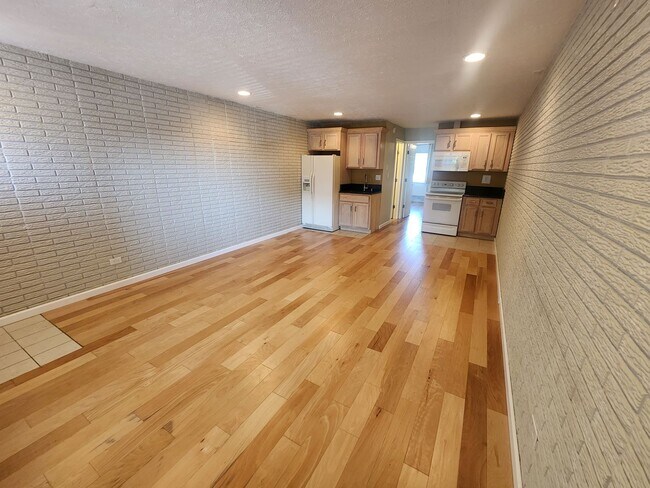 Building Photo - Charming 1 bedroom 1 bath condo in St. Mat...