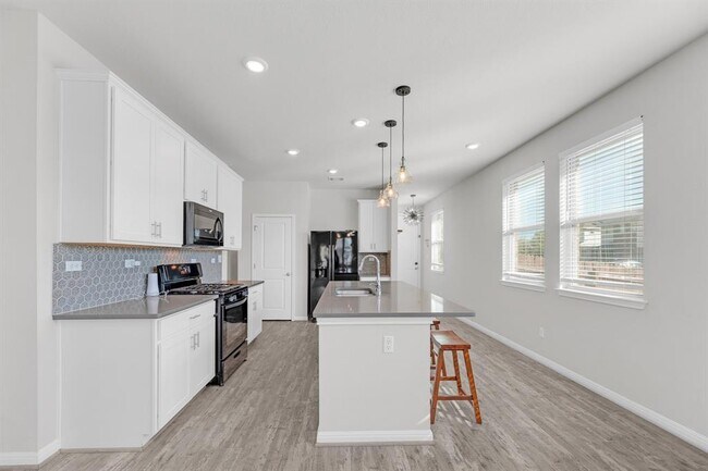 Building Photo - 101 Mountain Valley St