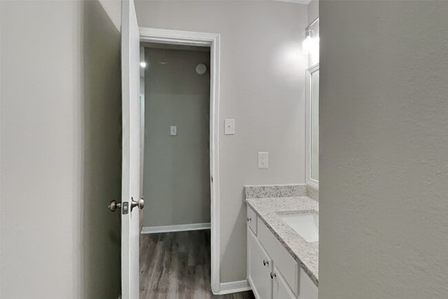 Building Photo - 21338 Wildcroft Dr