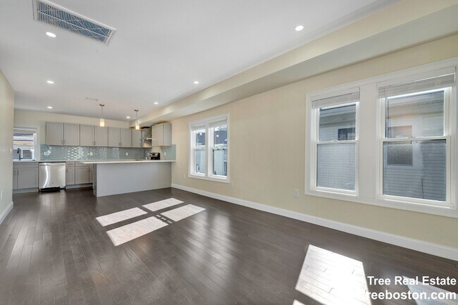 Building Photo - 43 Wright Ave