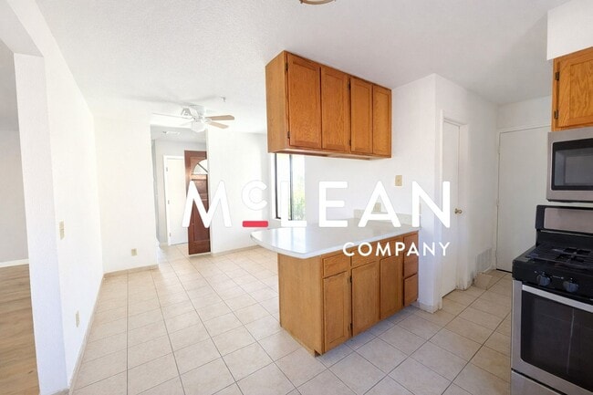 Building Photo - Three Bedroom Home in Desert Hot Springs