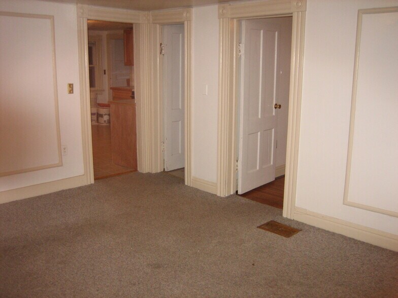 Building Photo - 56 Hartsen St
