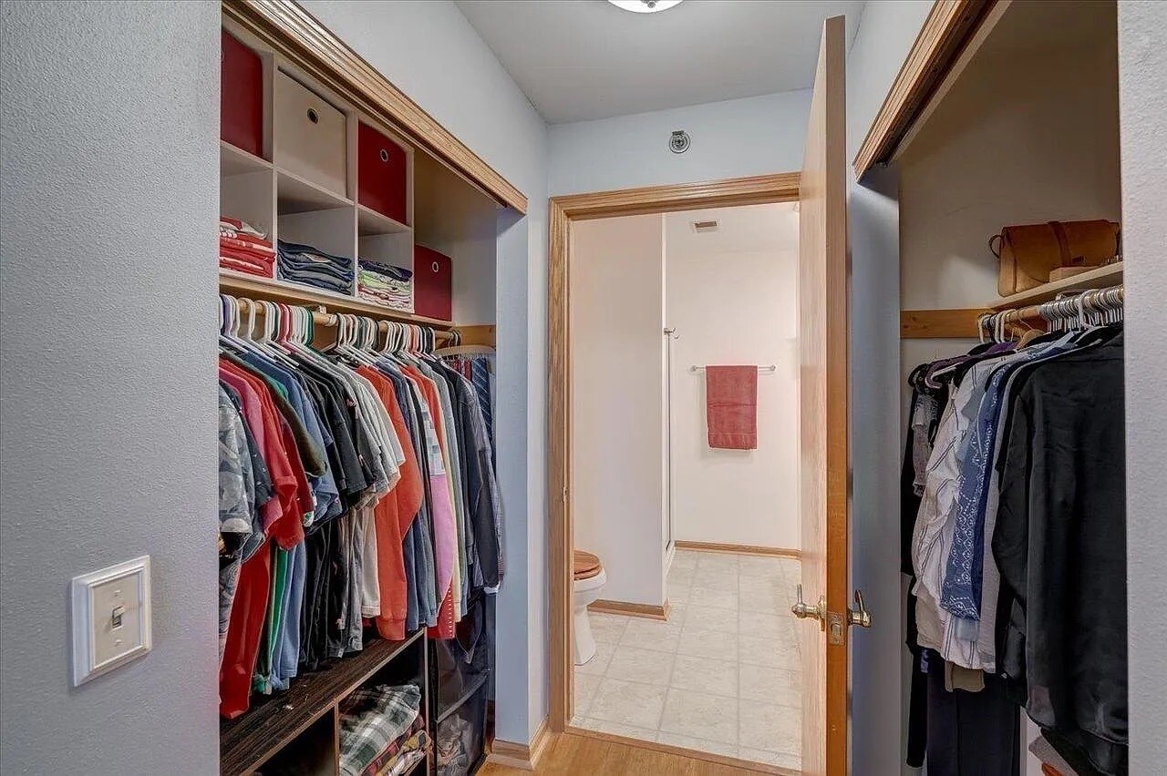 Building Photo - 102 Prairie Heights Dr