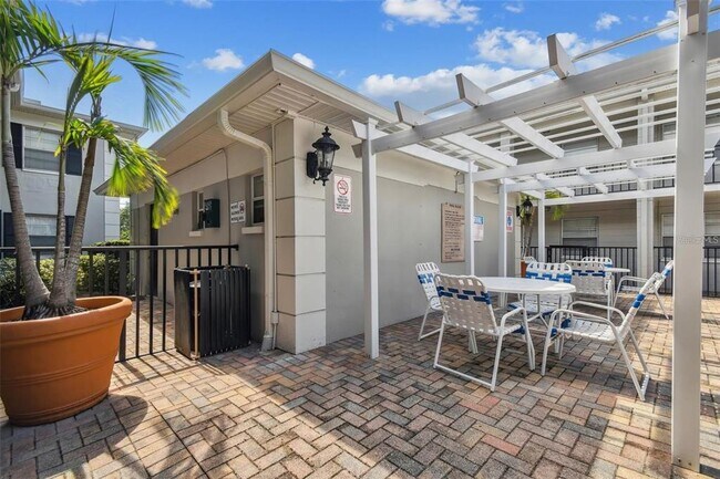 Building Photo - 5221 Bayshore Blvd