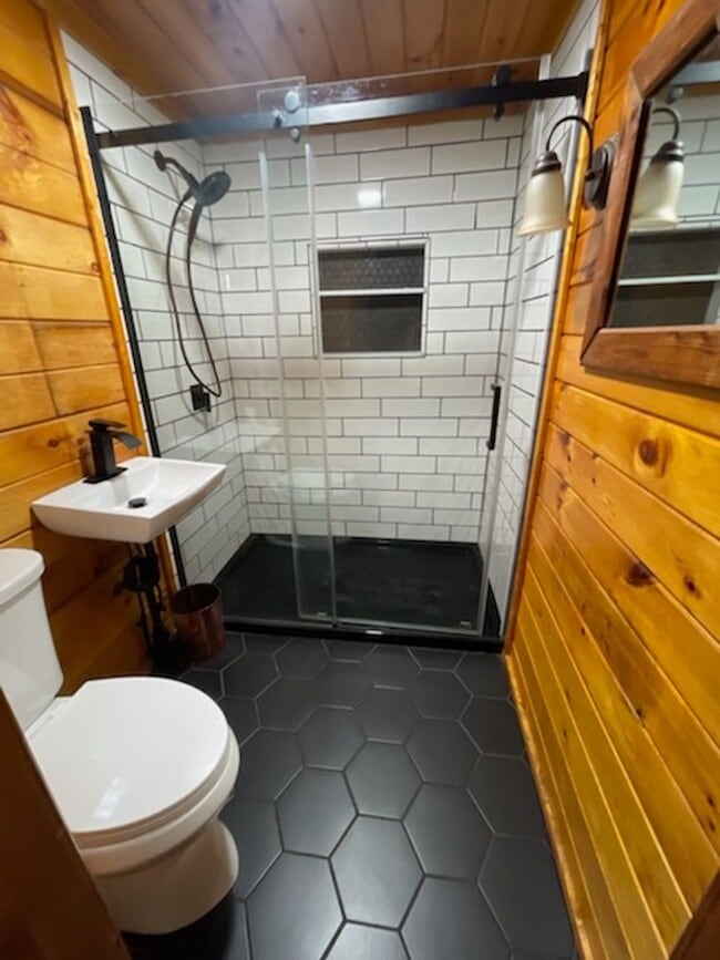 Building Photo - Seclusion!! But close to several surrounding counties!!