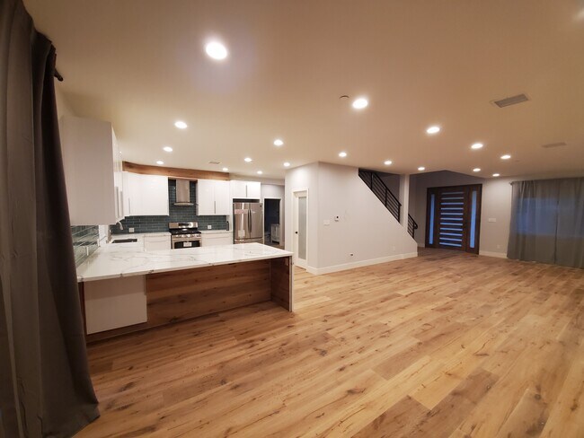 Building Photo - 17348 Emelita St