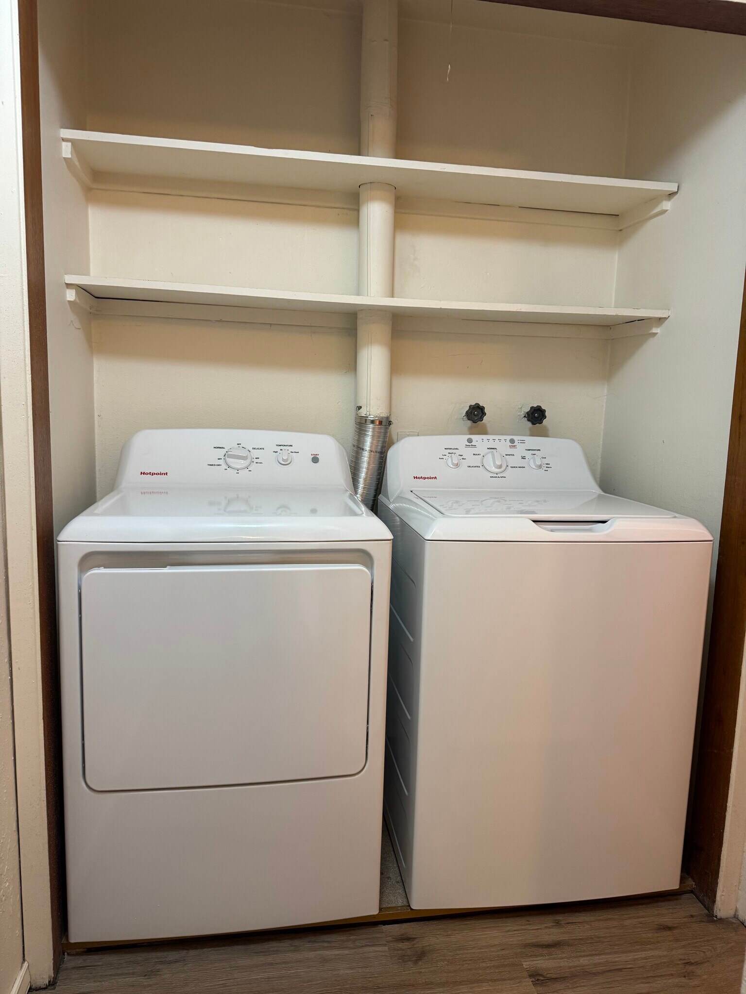 Building Photo - Ridgewood View