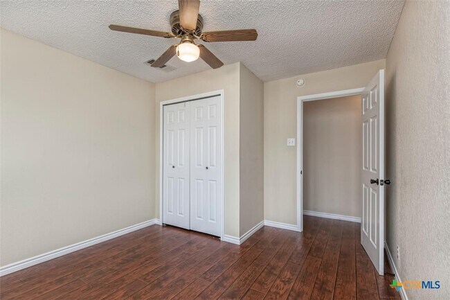 Building Photo - 1102 August Dr