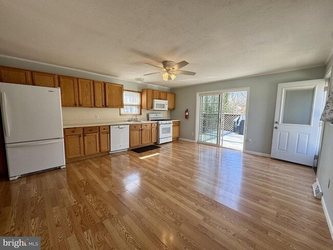 Building Photo - 722 Glenside Dr