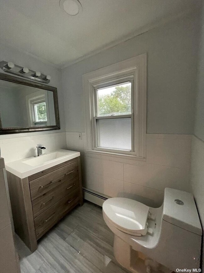 Building Photo - 2 5th St