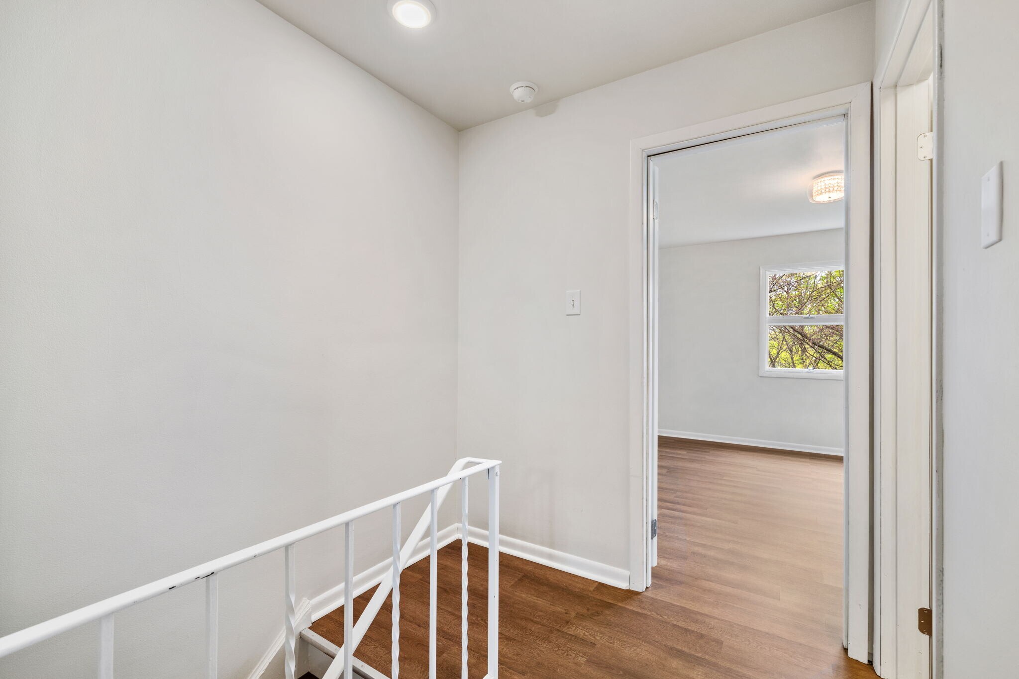 Building Photo - 216 Oakview Dr