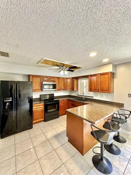 Building Photo - 11201 Harding Dr