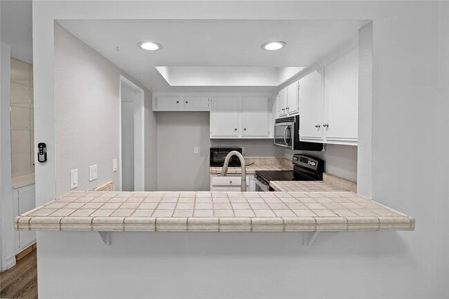 Building Photo - "Charming 1-Bedroom Furnished Retreat with...