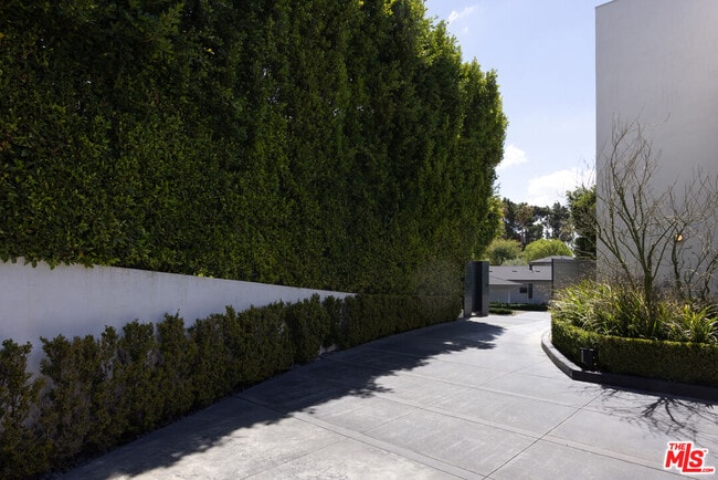 Building Photo - 1401 Londonderry Pl