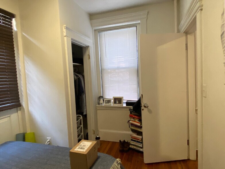 Building Photo - 43 Joy St