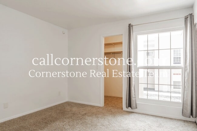 Building Photo - 3510 Parkmoor Village Dr